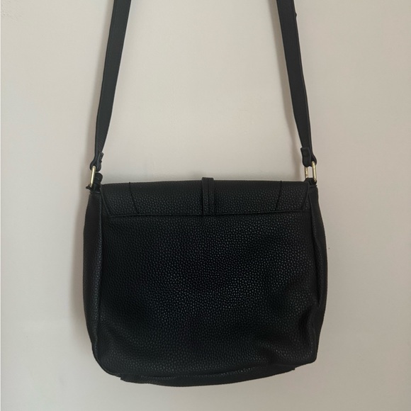 Kenneth Cole Reaction Black Pebbled Crossbody Saddle Bag Gold Tone Hardware NWOT - Picture 8 of 9